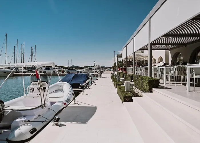 Hotel Stomorin-Marina Hramina
